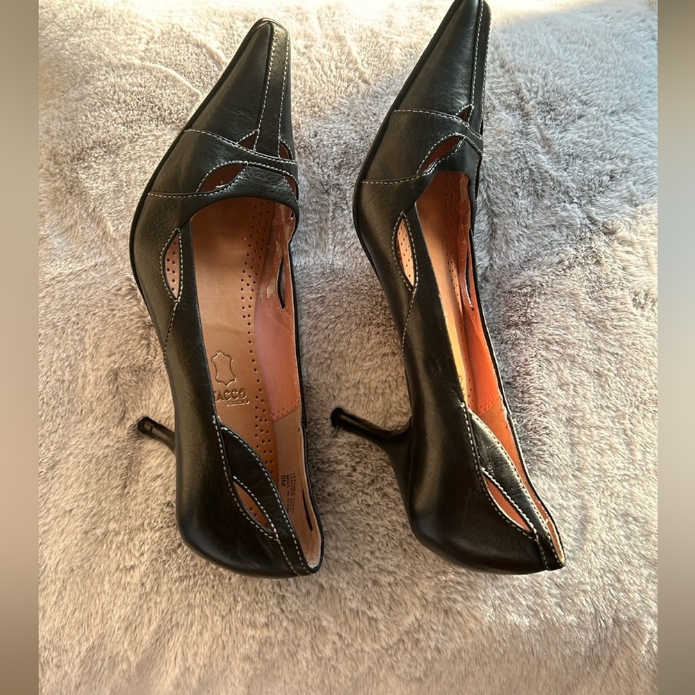 Joan and David Circa Kitten Heel Pump, Size 6M